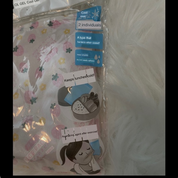 Amifa Cool Gel/Ice Pack. Strawberry/Floral Print. Multicolor. - Picture 6 of 7